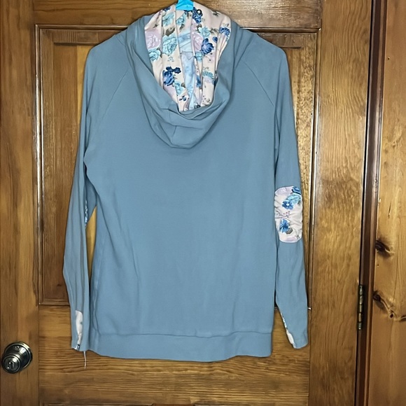 Ampersand Ave Doublehood Sweatshirt with Floral Elbow Patch Size Large - Picture 4 of 7